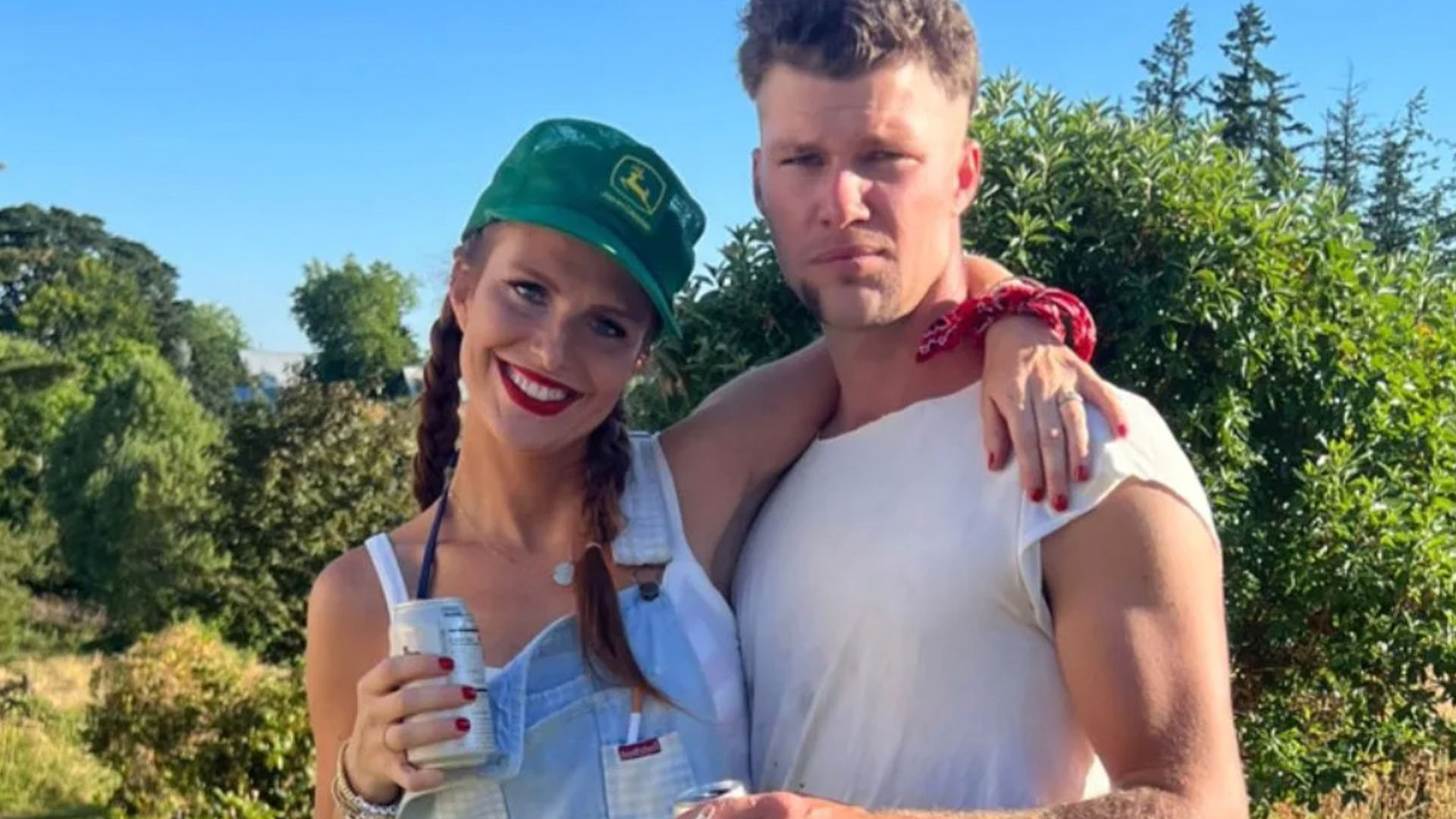 Little People’s Audrey Roloff claps for her fans after her husband Jeremy was slammed over’smoking.’ In a new photo,