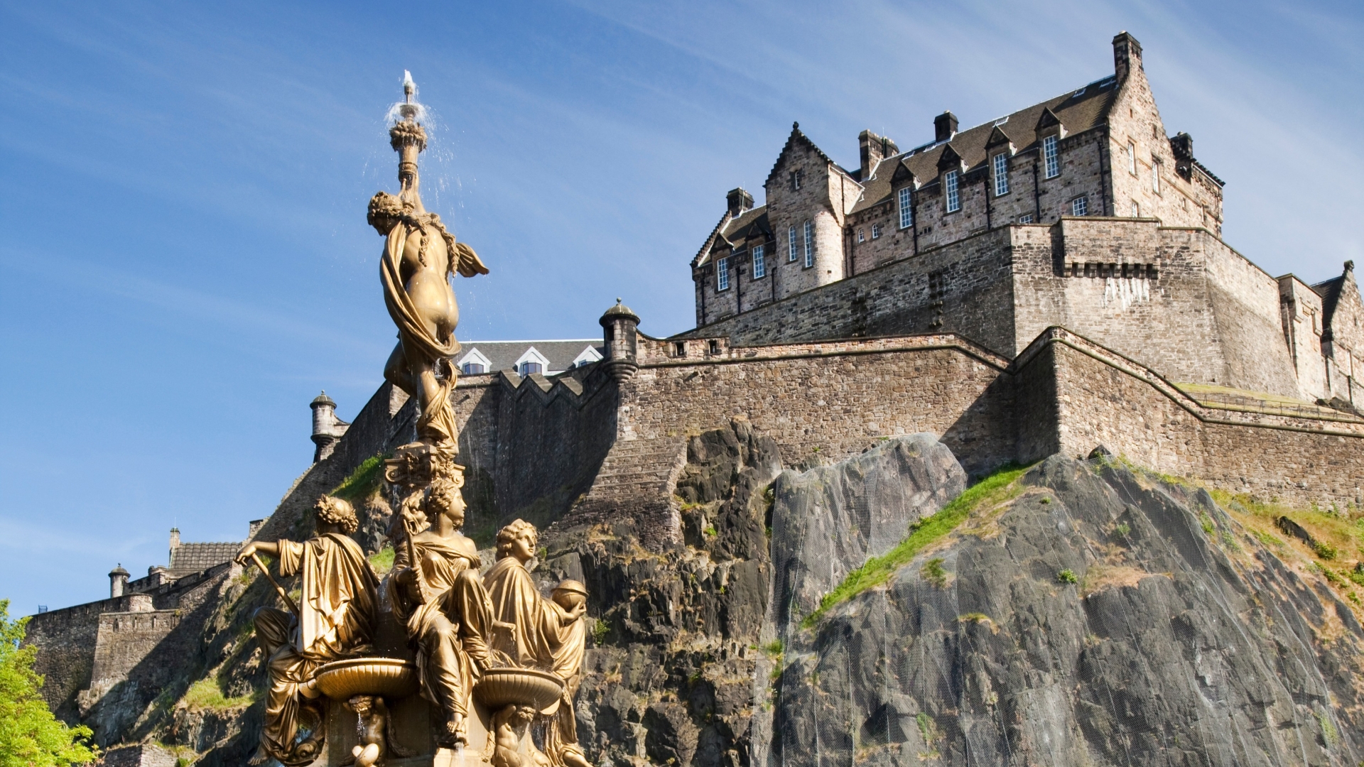 Explore Edinburgh’s history and taste the best of Scottish cuisine.