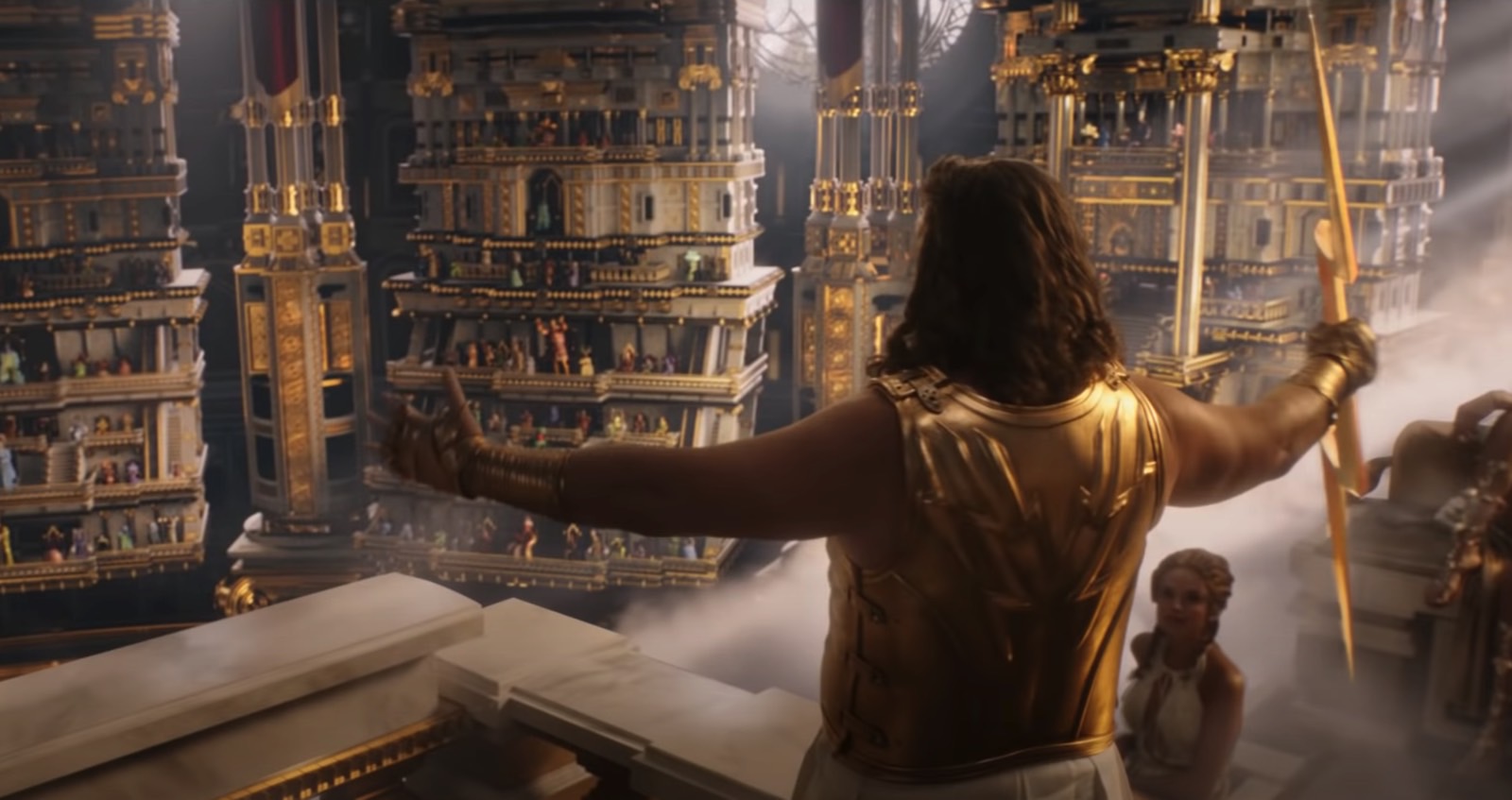 Zeus (Russell Crowe) holding a thunderbolt weapon in his right hand in teaser trailer.