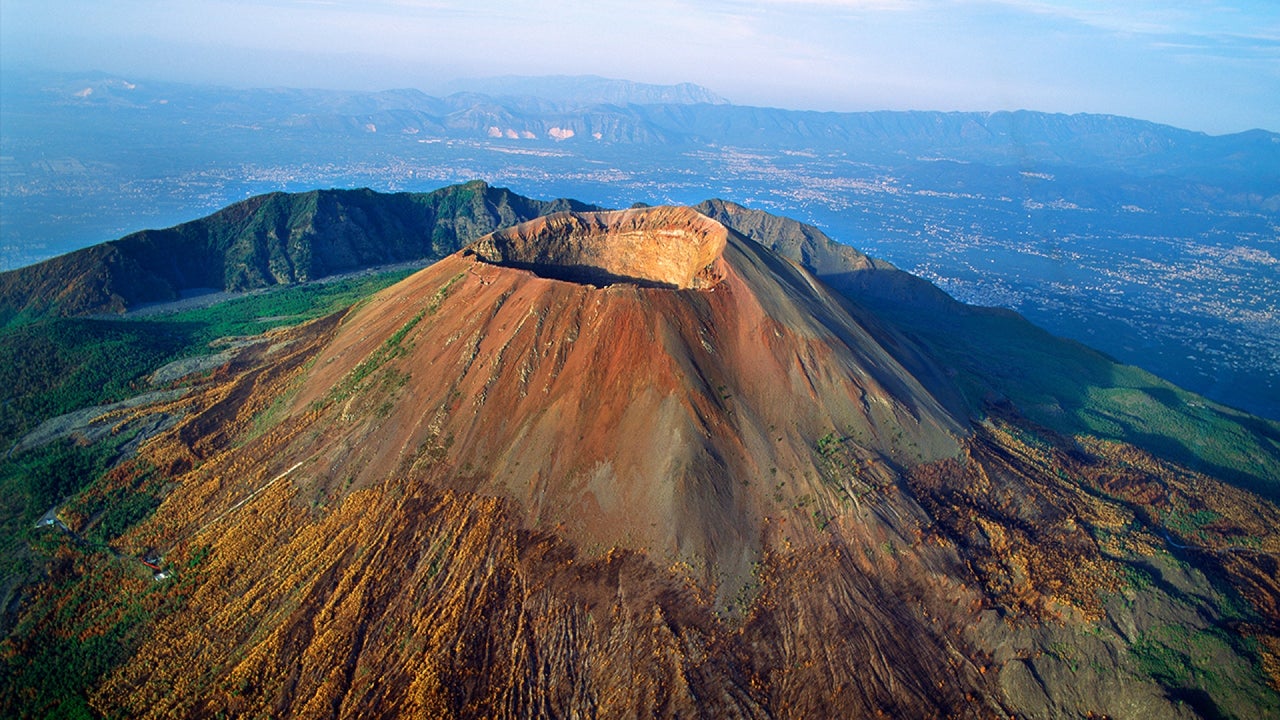 Maryland Man Falls Into Crater Mount Vesuvius, After Taking Selfies