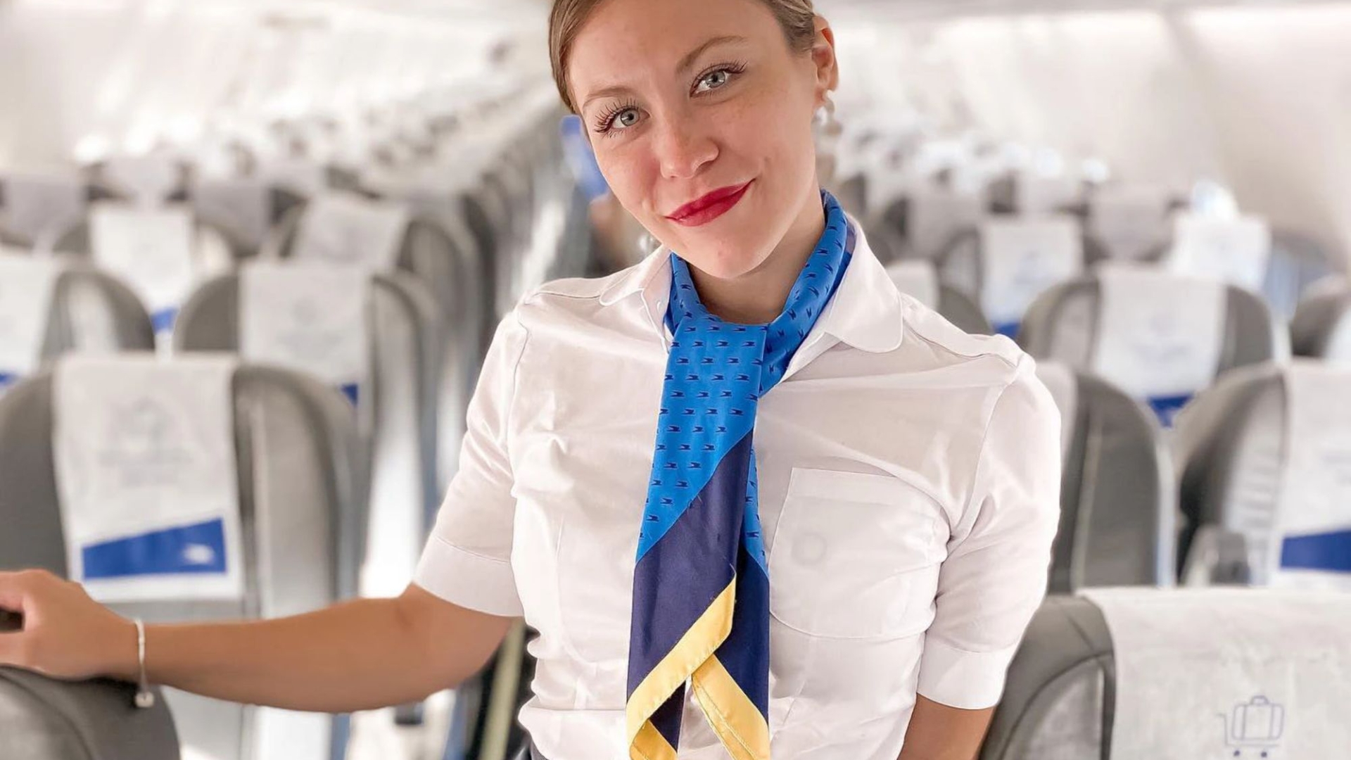 I am a flight attendant. There are many secrets to the job, including 3 things that are prohibited from being done on the plane.