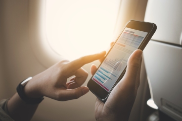Why your phone should ALWAYS be charged when boarding a flight