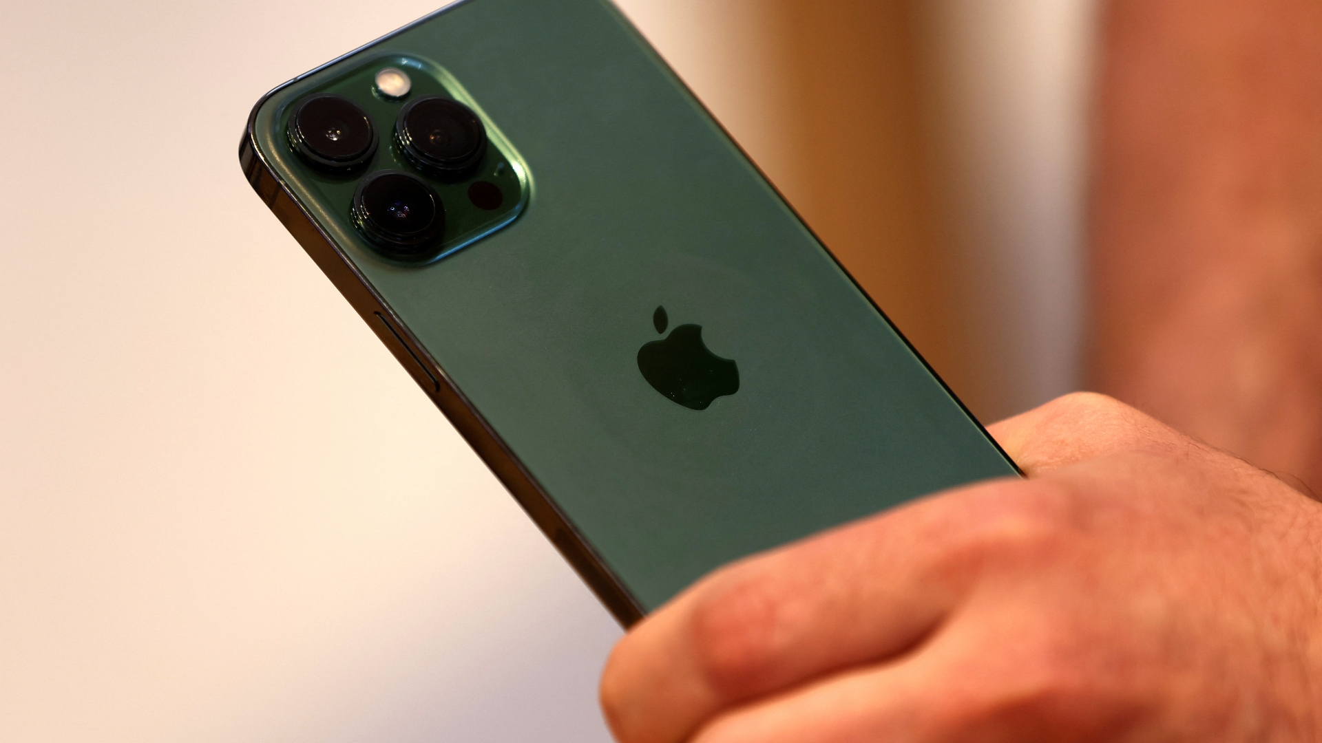 This August’s Best iPhone 13 Case Deals