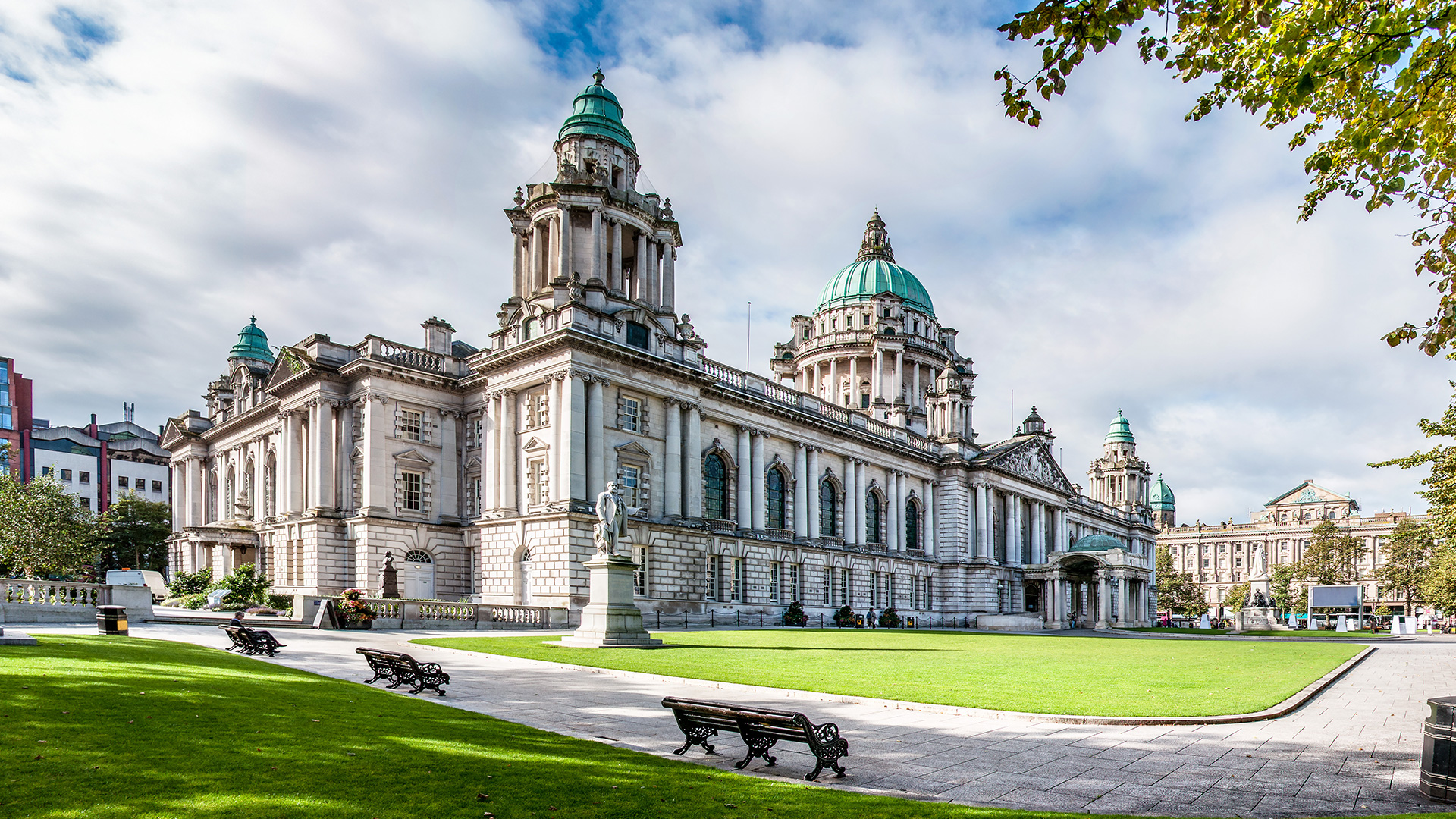 Belfast is the ideal city for a break. It has live music, great food and lots of fun.