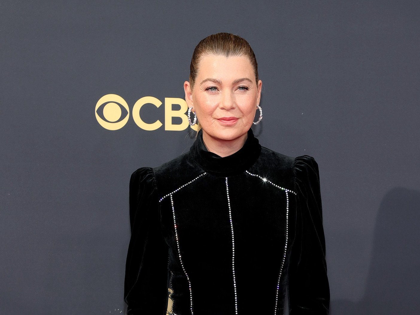 Dubious gossip says Ellen Pompeo was reportedly caught without a wedding ring, and supposedly looked miserable on vacation with her husband