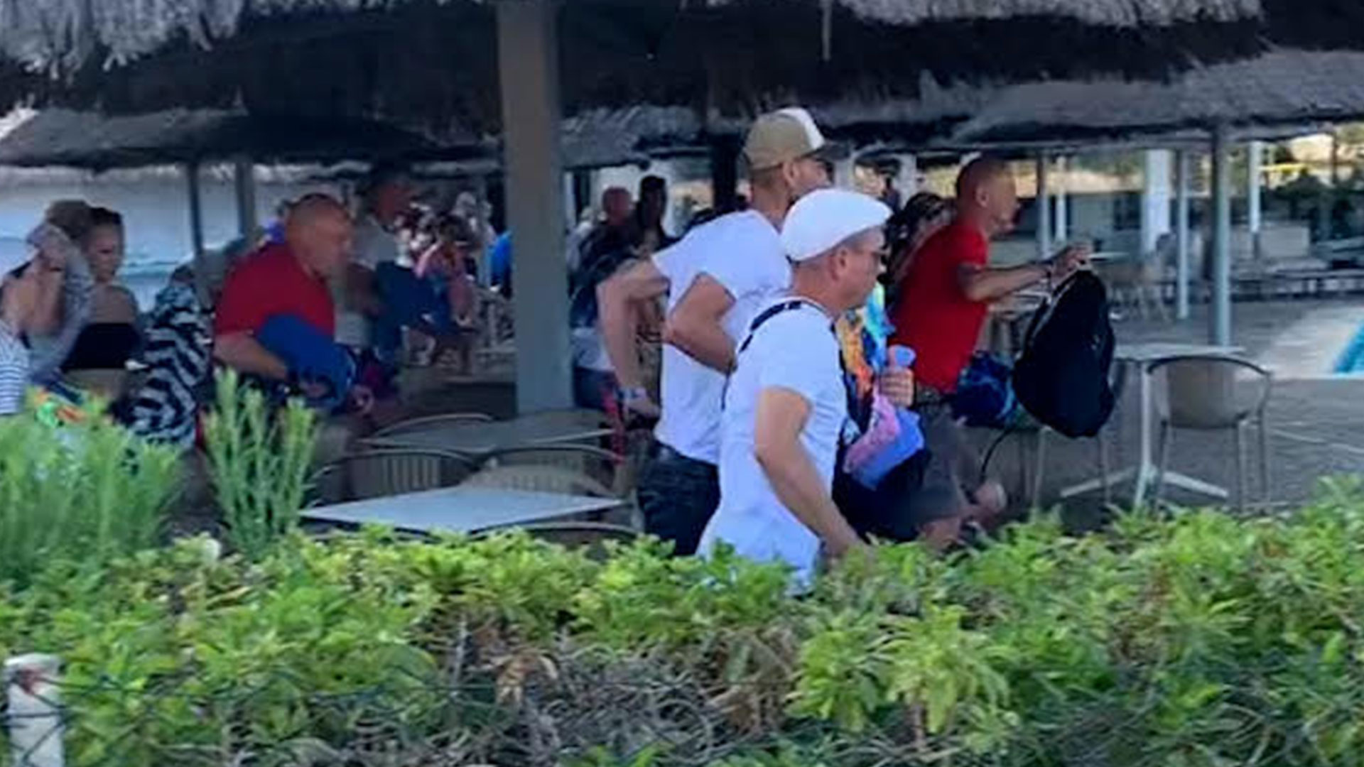 Woman captures’sad tourists’ sprinting to reserve sun loungers in hotels at 9am