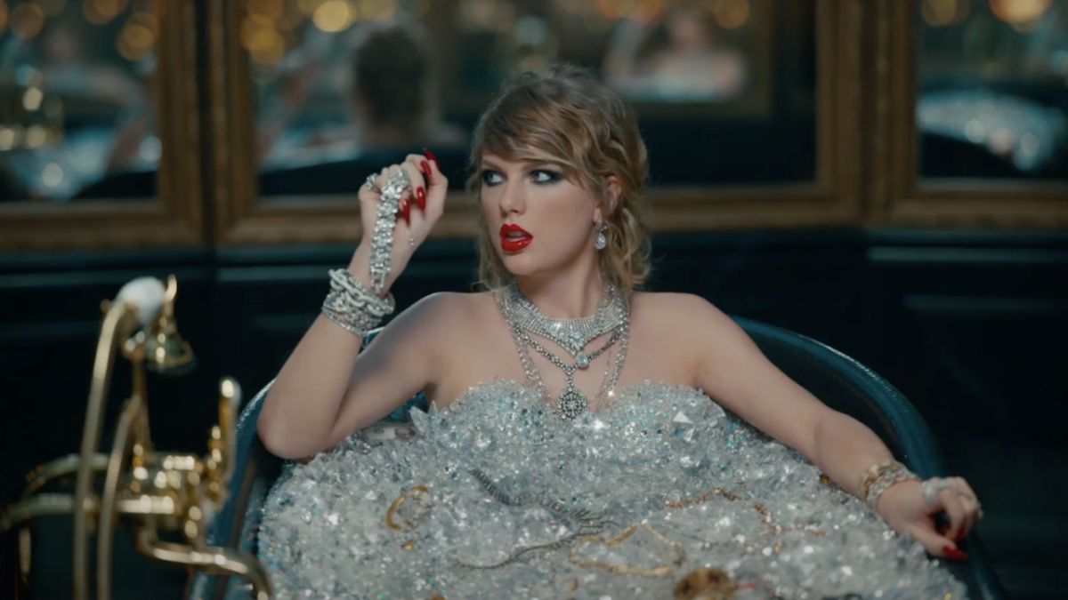 Taylor Swift is Cursing More in Her Music, and Fans have a related theory about Midnights