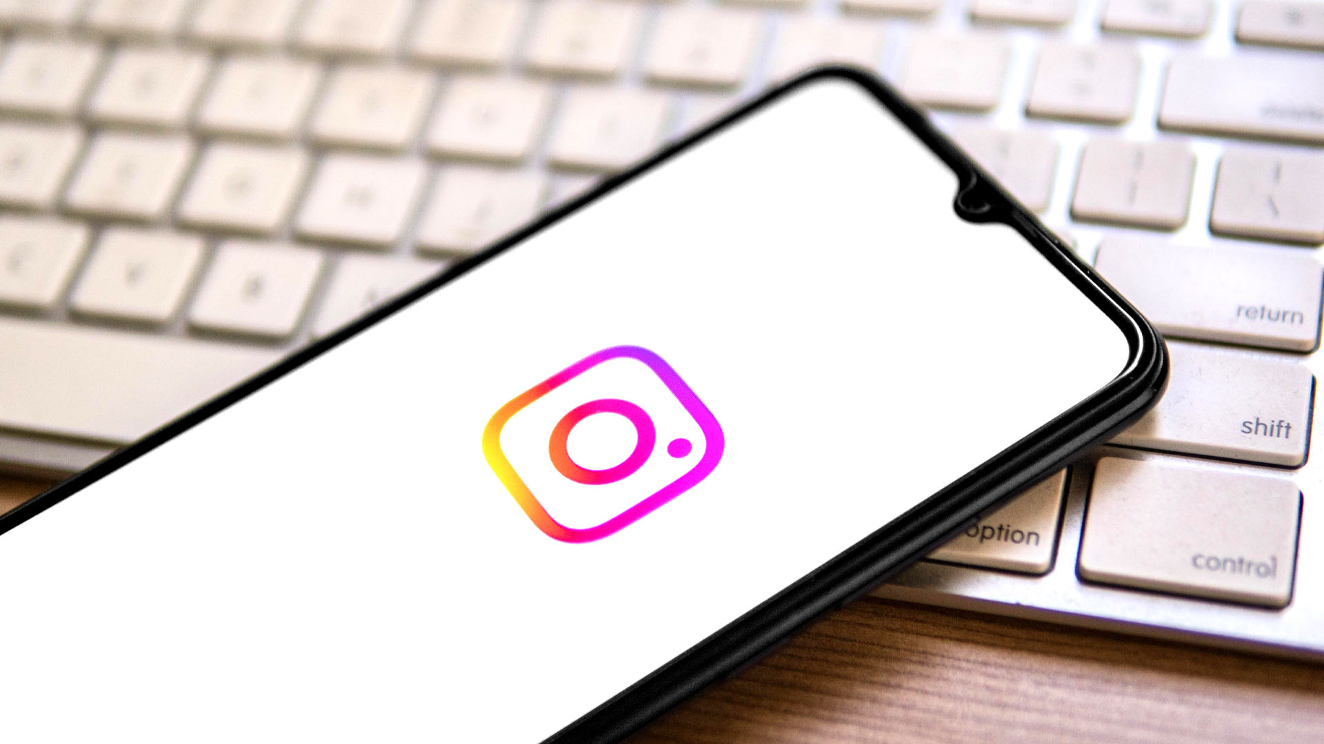 Instagram crashes: Tens of thousands of users around the world report that the app is down