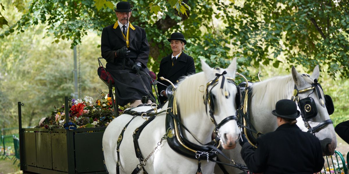 Shire horses transport flowers for Queen In. ‘fitting’Last tribute