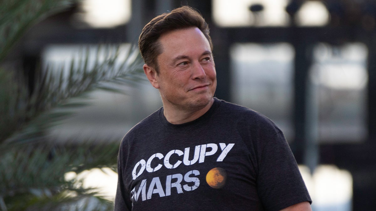 Elon Musk Dissolves Twitter Board and Crowns Himself as the ‘Sole Director’