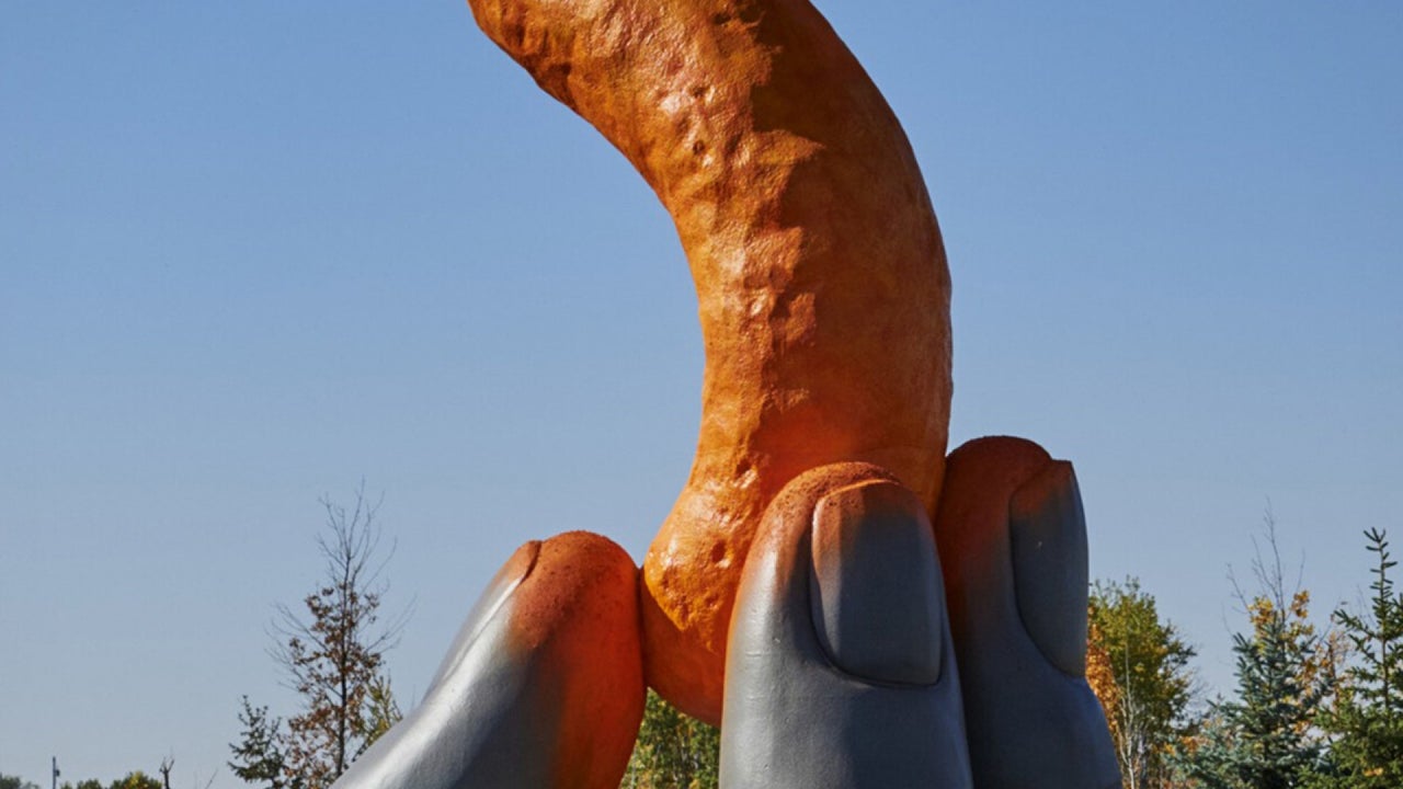 Canadian Town: 17-foot Statue of Hand holding a Cheeto