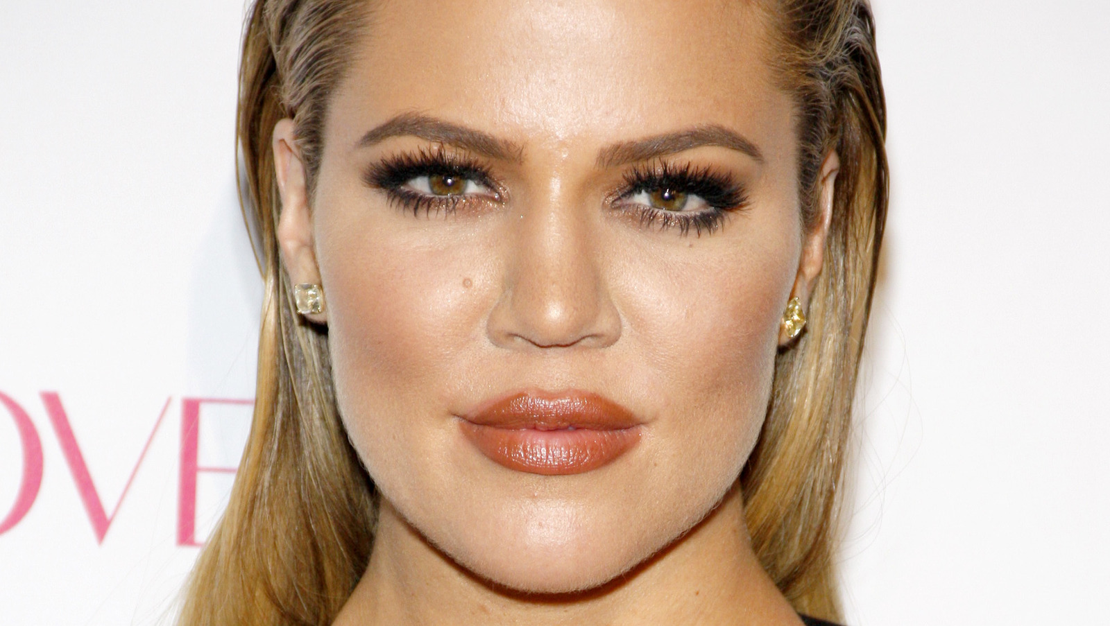 Khloe Kardashian Issues a Important PSA. Speculation about her Bandaged Face Heats Up