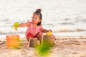 Children who enjoy beach holidays less at risk of depression when adults