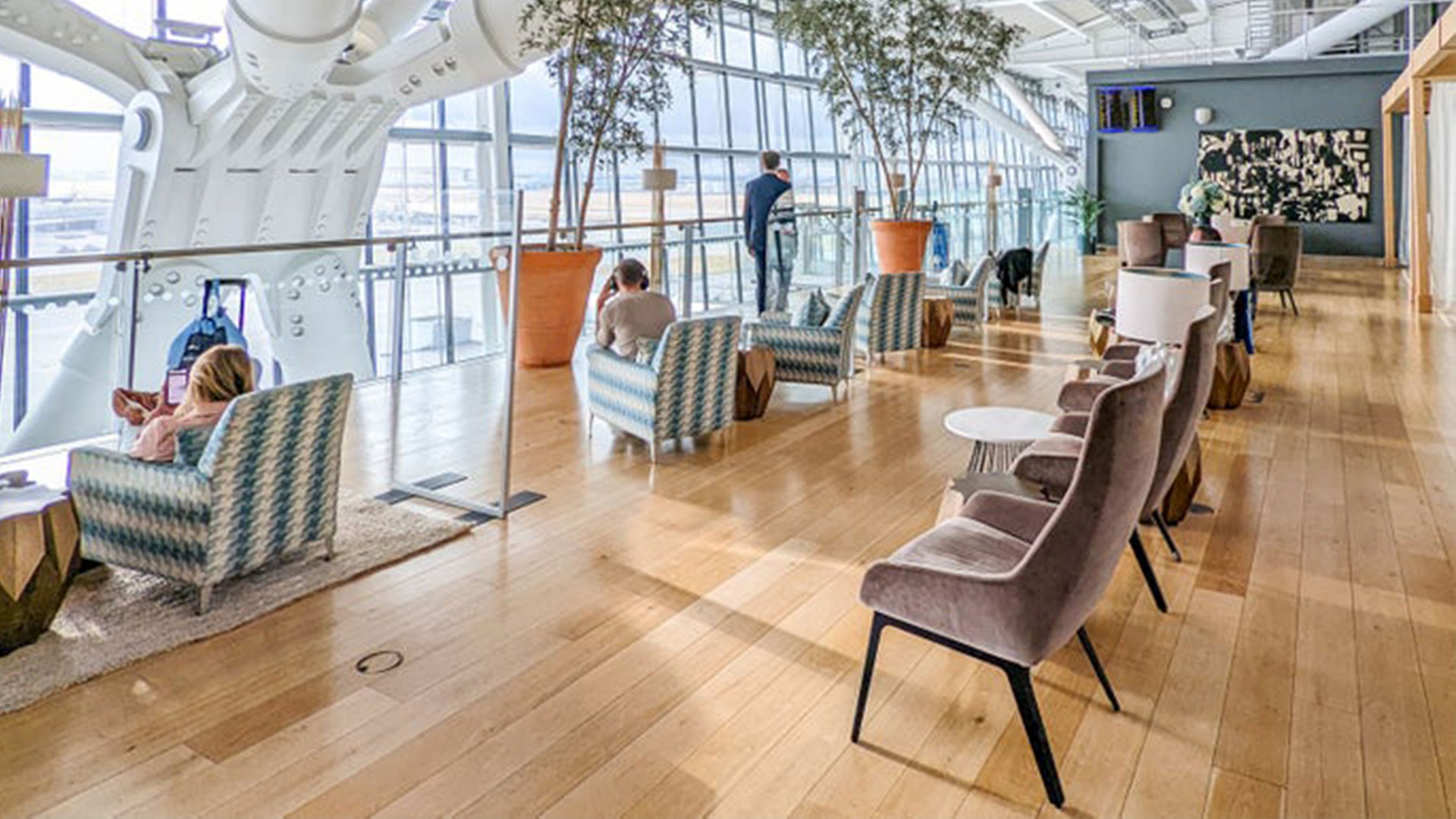 What is the best airport lounge? It has champagne worth £175 & lets guests skip the security & check-in queues