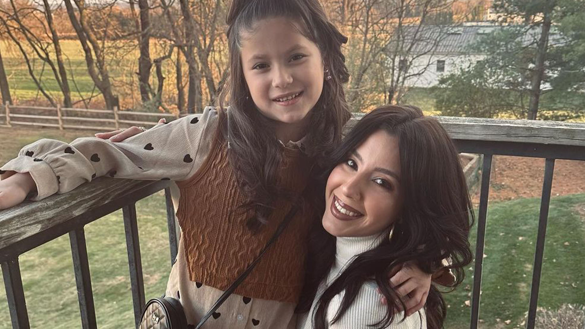 Vee Rivera, Teen Mom Fan Favorite shows her toned legs and mini skirt in a photo taken with daughter Vivi (7