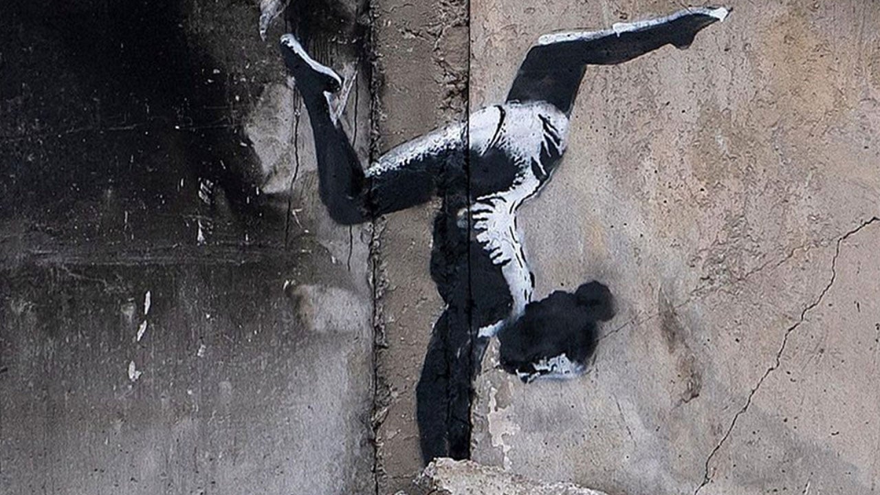 Banksy creates a new mural in Ukraine