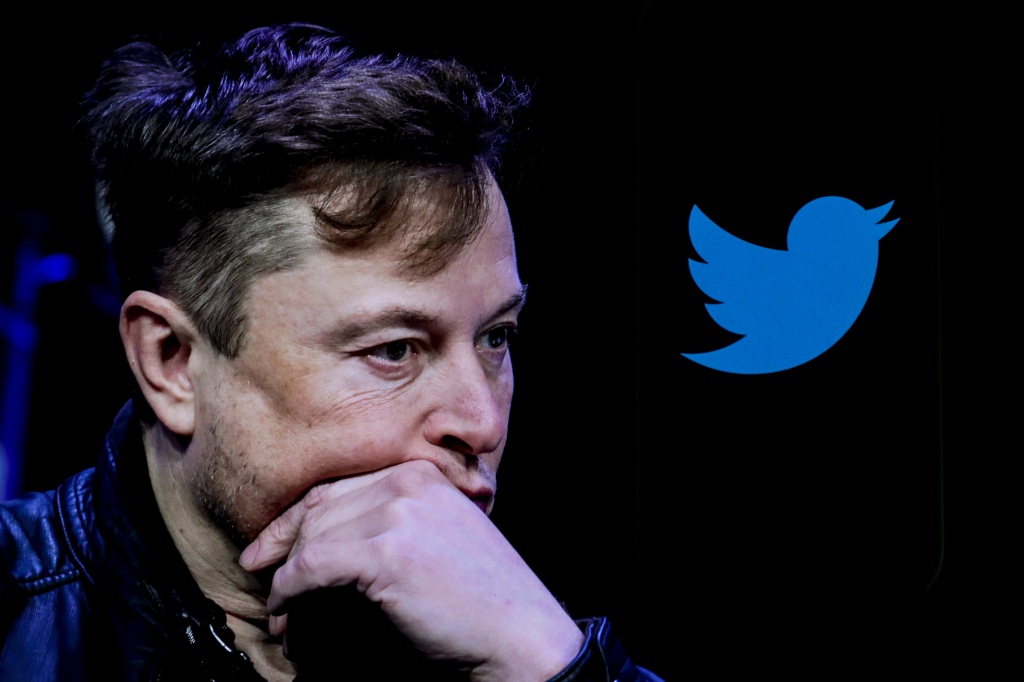 Elon Musk Says He’ll Reinstate Suspended Twitter Accounts Beginning Next Week