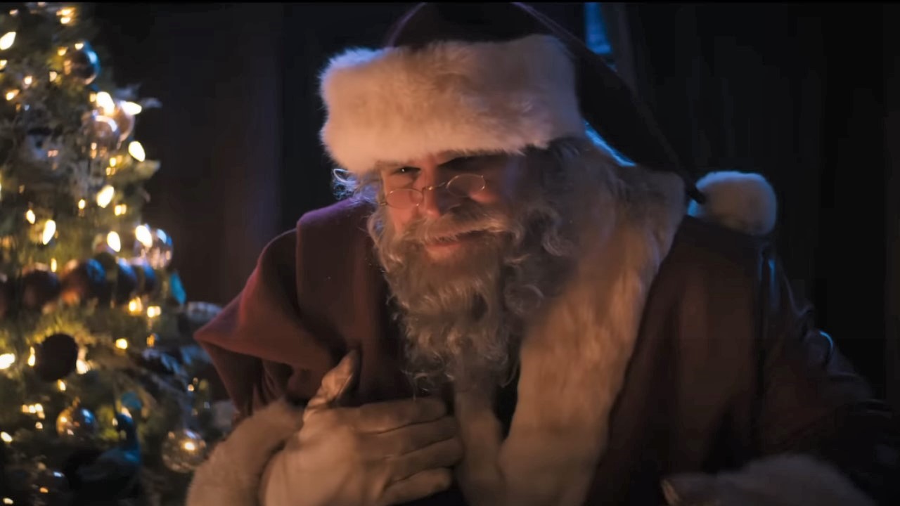 Violent Night Reviews Are In, See What Critics Are Saying About David Harbour’s Christmas Dark Comedy