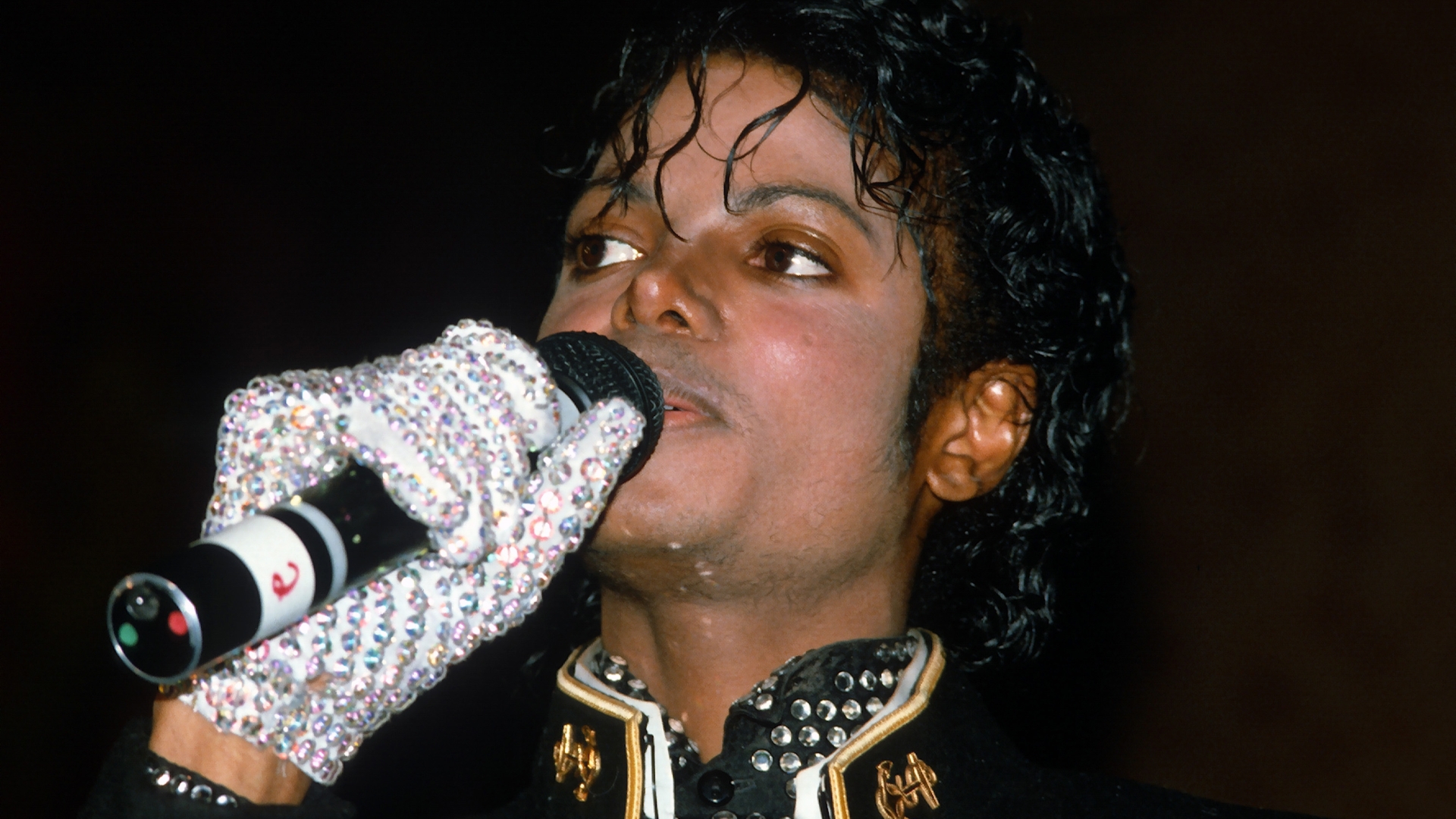 Why did Michael Jackson only wear one glove?