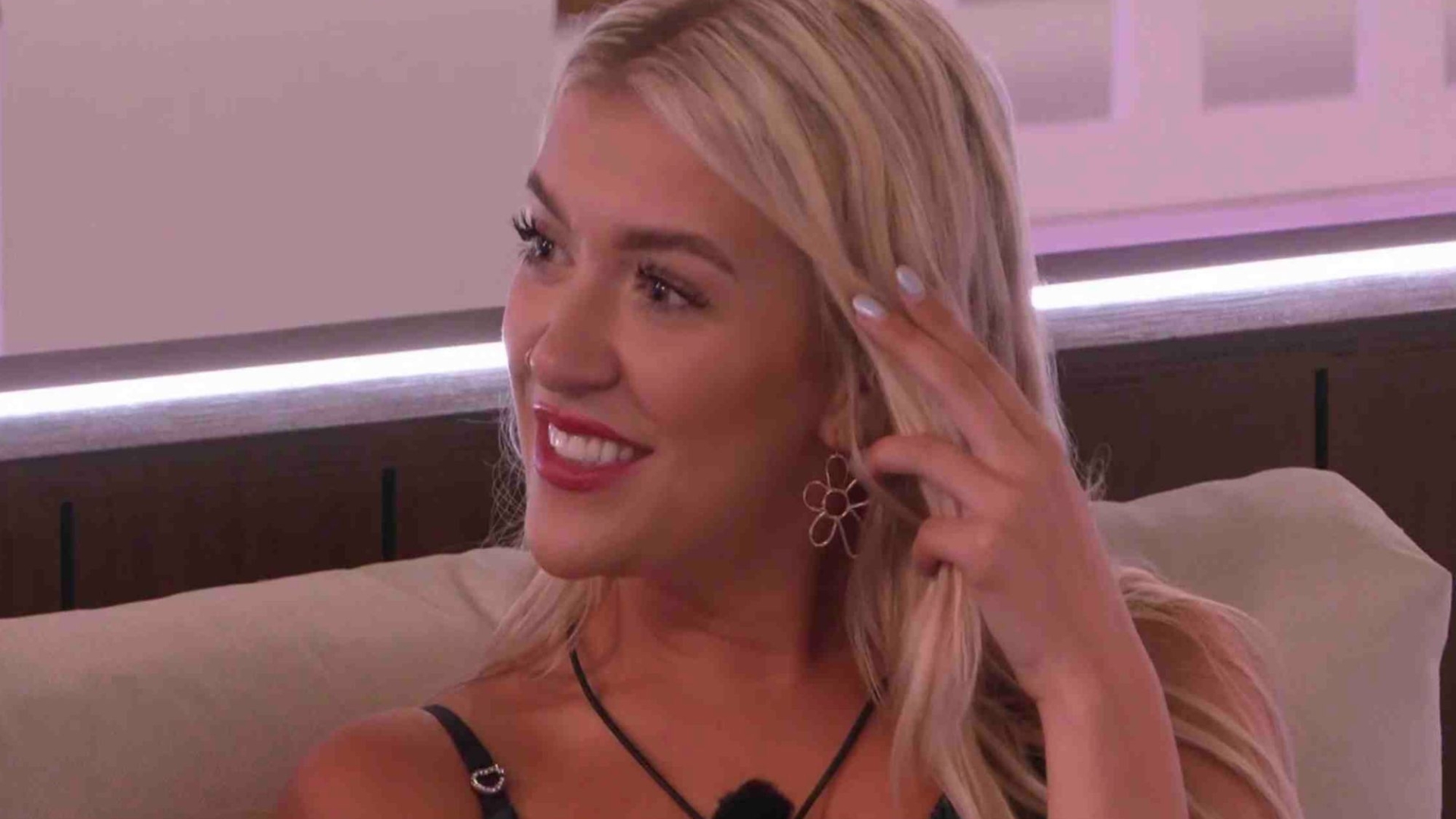 Furious Love Island fans spot ‘clue’ Molly is about to get DUMPED by Zach