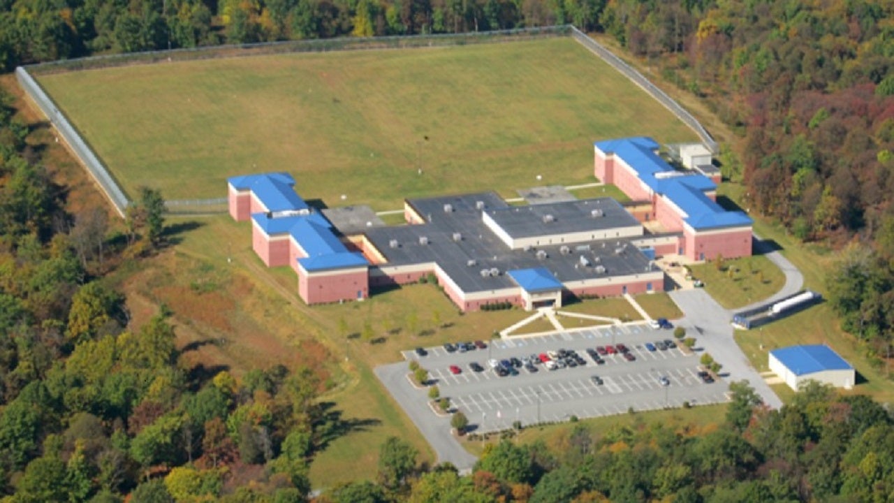 In a manhunt, 9 teens escape from a juvenile detention center in Pennsylvania.