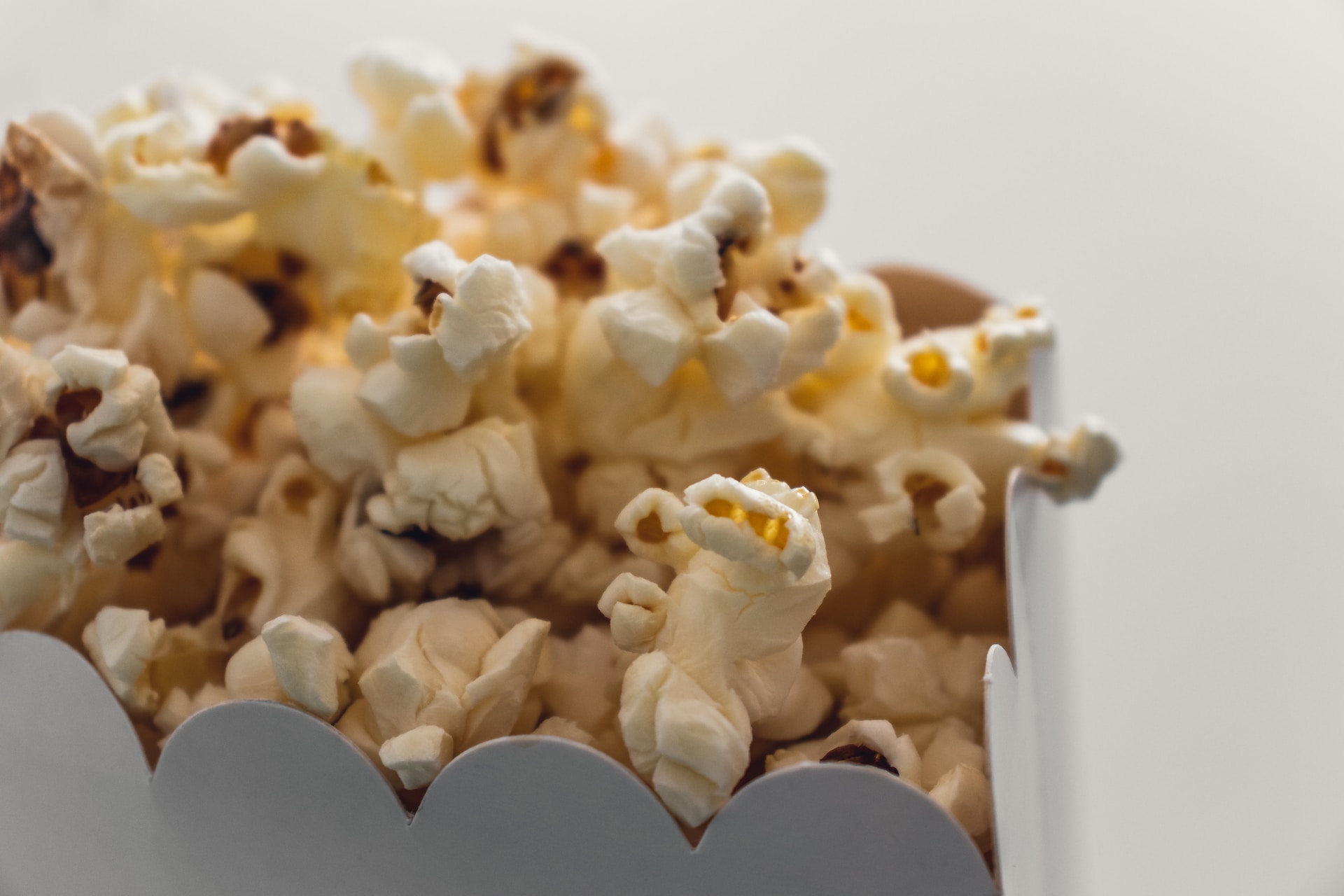 How to Choose the Perfect Snacks for Your Next Movie Night