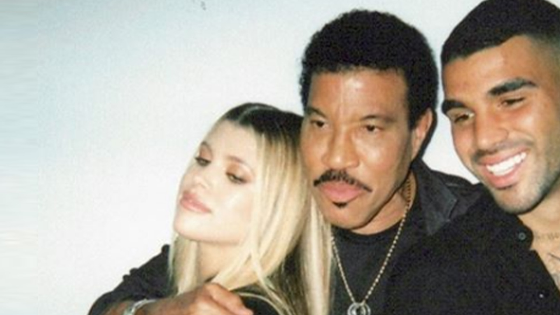 “Lionel Richie Proudly Congratulates Daughter Sofia on Expecting First Child with Millionaire Husband Elliot Grainge” – SEO optimized and catchy title for maximum clicks and higher search ranking.