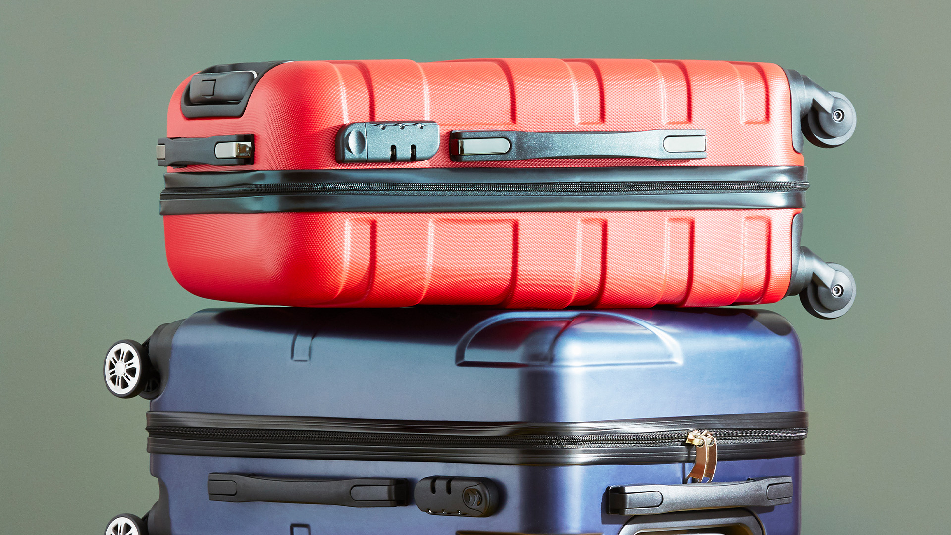 Uncover the Real Truth Behind Ego-Driven Suitcase Style: A Luggage Porter’s Revealing Analysis
