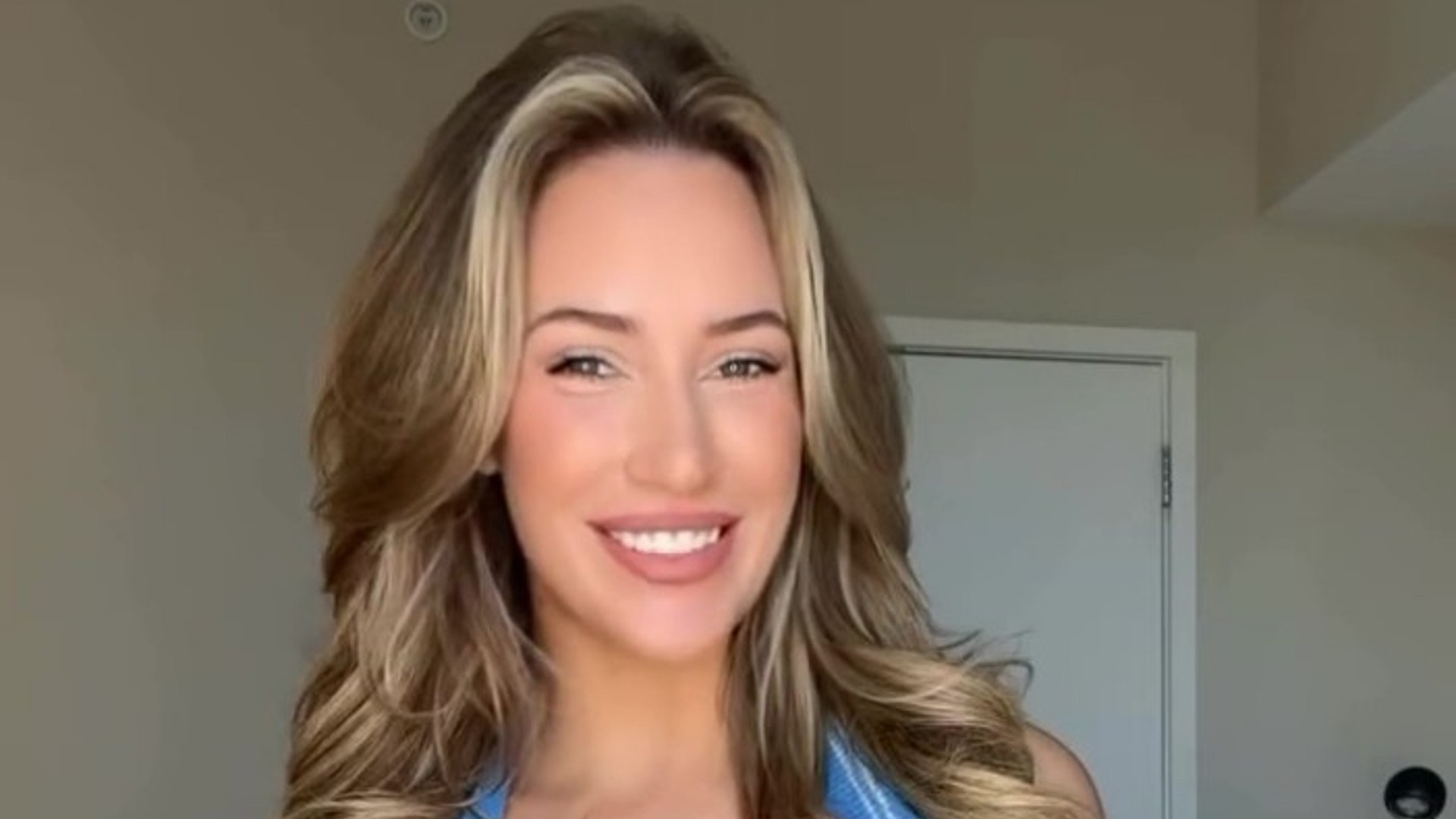 Paige Spiranac’s Stunning New Look Wows Fans with Low-Cut Top – Golf Sensation’s Glam Transformation