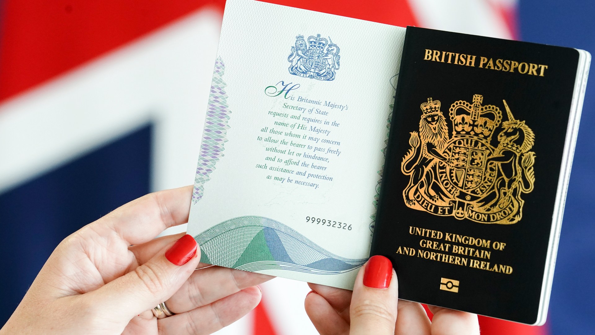 32million Brits at Risk: Lisa Minot Urges Check of Passports Before Easter Holidays