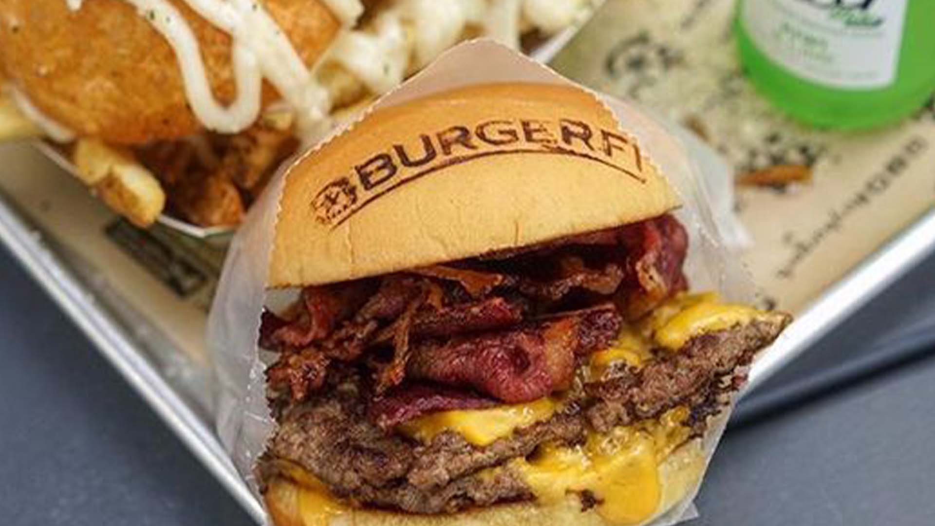 “Burger Joint Revolutionizes Experience with Heinz Remix – 200+ Combinations Await!” #BurgerJoint #HeinzRemix #EatingExperience