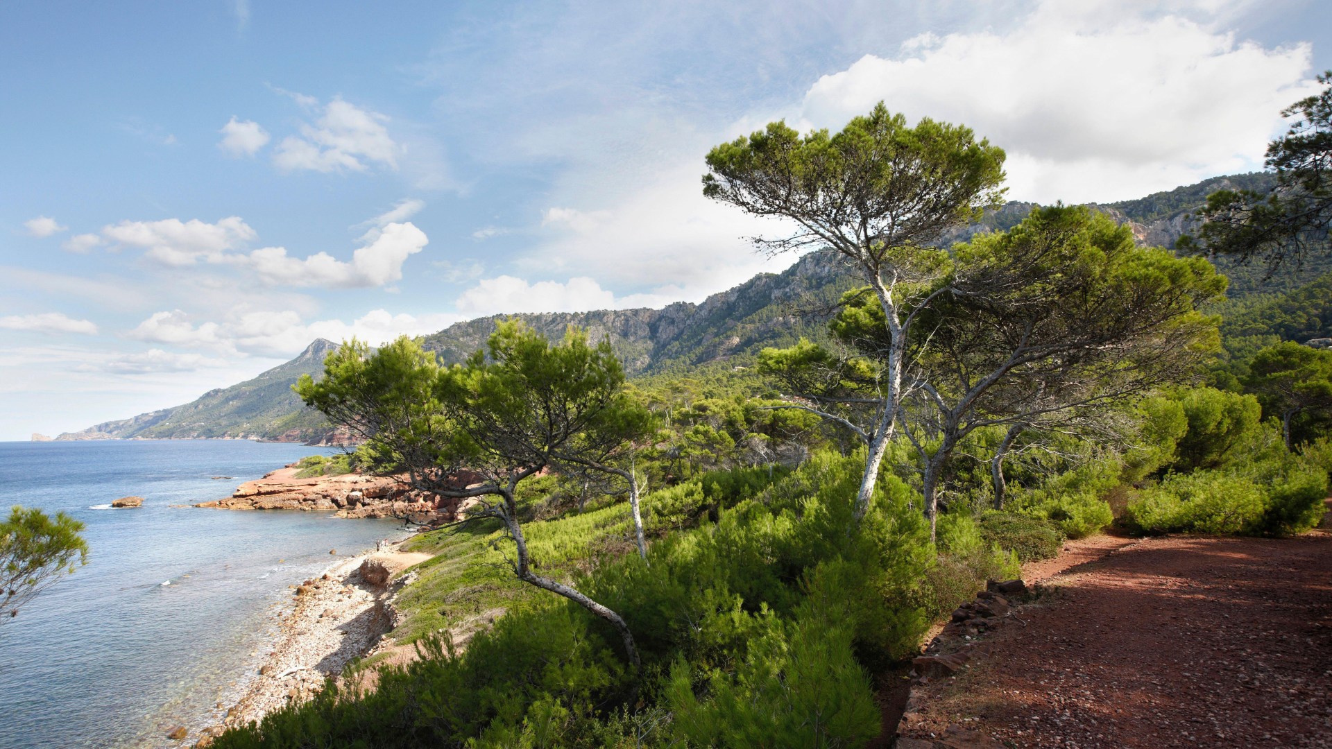 Discover Spain’s Hidden Gem Beach Voted ‘Most Magical Place in the World’ – Perfect for Kids!