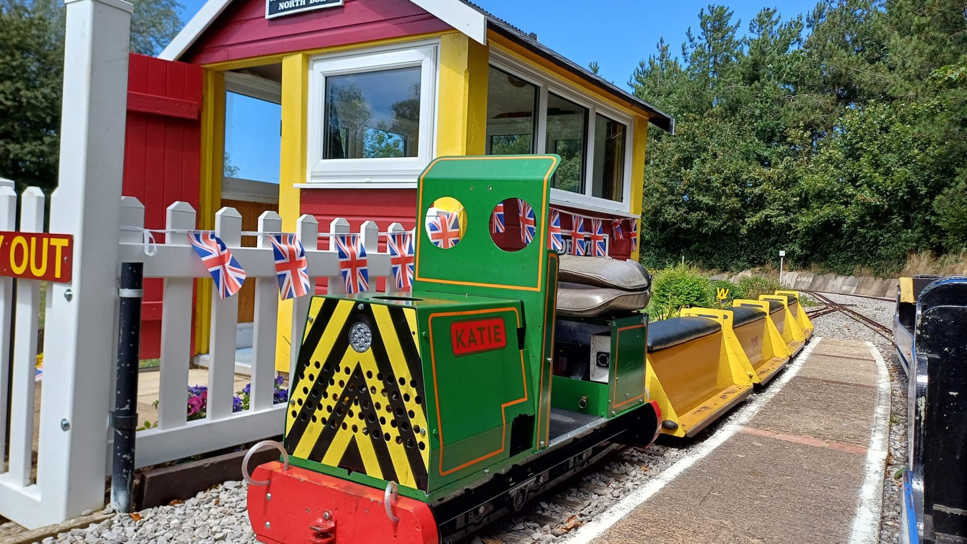 Discover the Best Miniature Railway Experience for Parents – Just £1 per Ride!