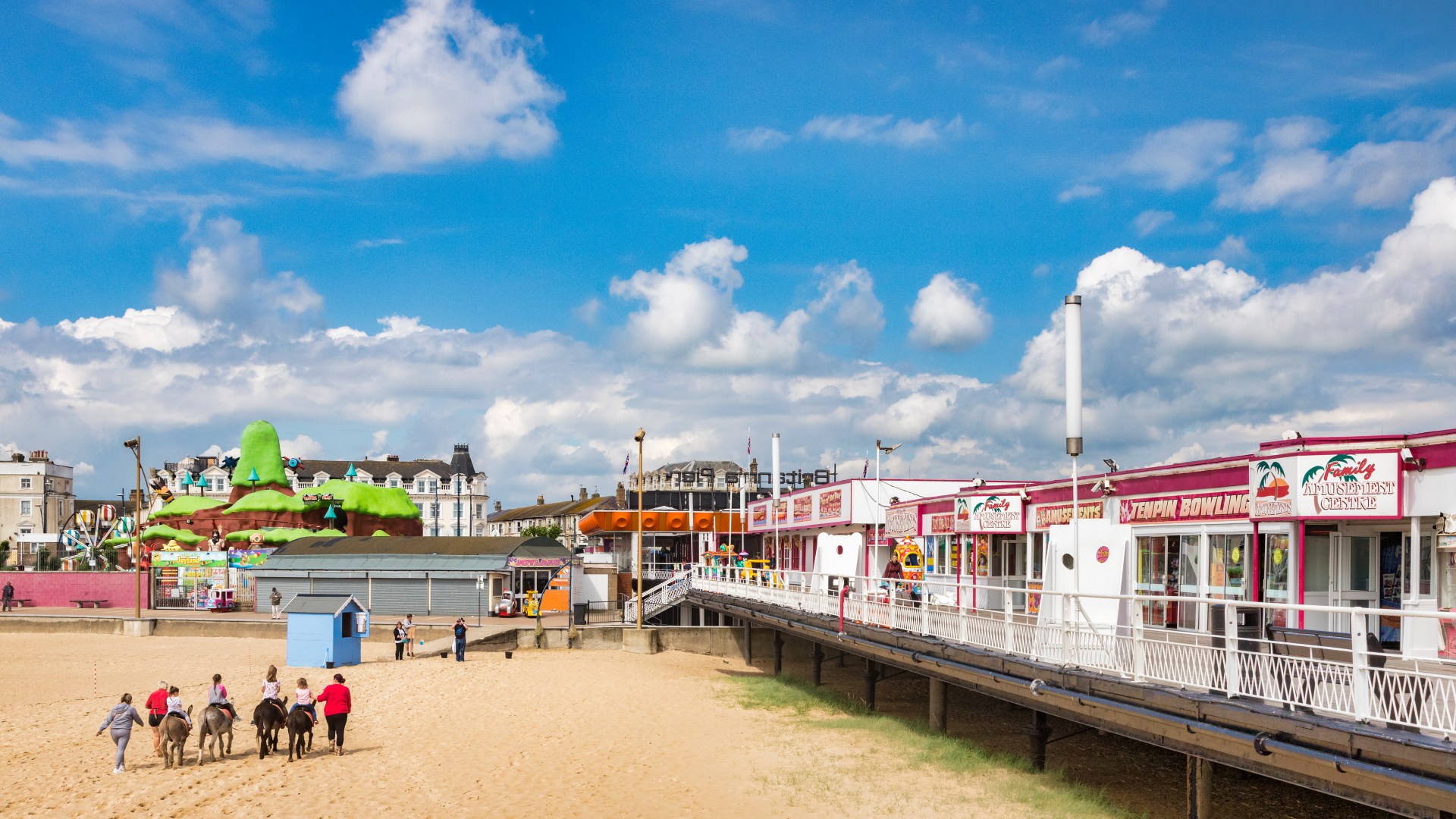 Discover the ultimate guide to must-visit destinations near Great Yarmouth and enter to win a £100 Amazon voucher!