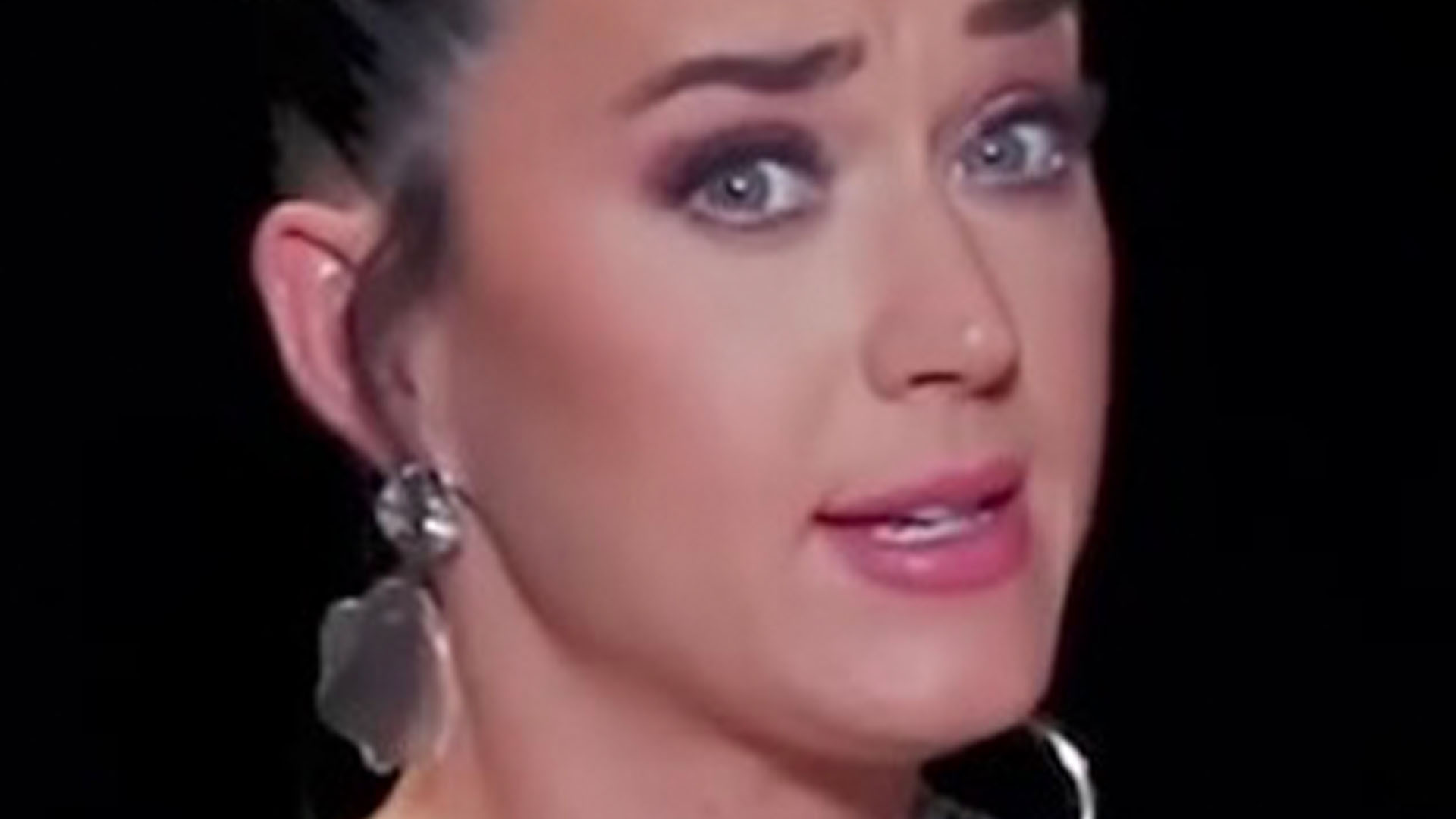Katy Perry Discreetly Hides ‘Bump’ with Peppa Pig – Fans Spot Clue in Studio!