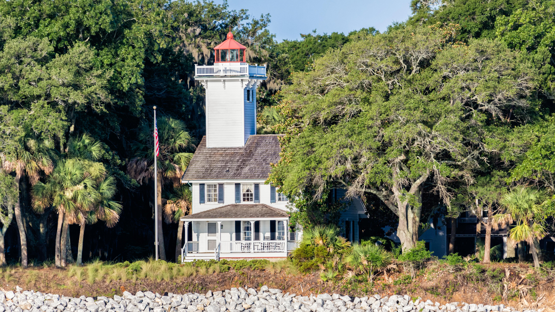 Uncover the Hidden Paradise of the US Island Just Minutes Away from Tourist Hotspot – No Street Lights, Lighthouse Secrets Revealed!