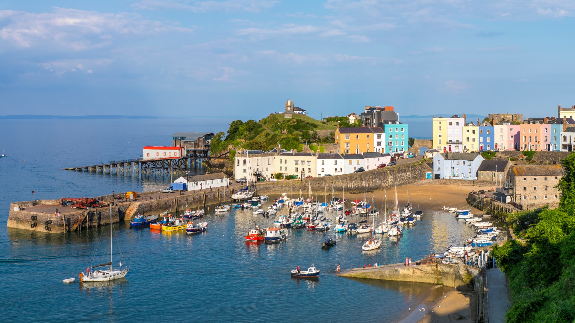 Discover the Charm of this Picturesque British Beach Town Even in Winter – Home to UK’s Only Coastal National Park!