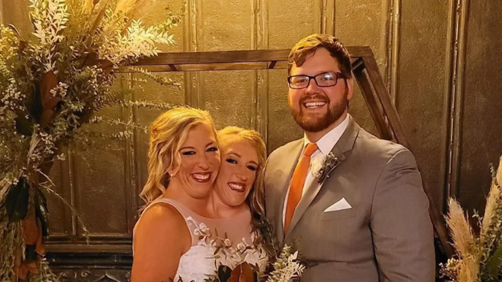 “Abby Hensel’s Husband Faces Paternity Suit from Ex-Wife After Tying the Knot with Famous Conjoined Twin” – Scandal Unfolds!