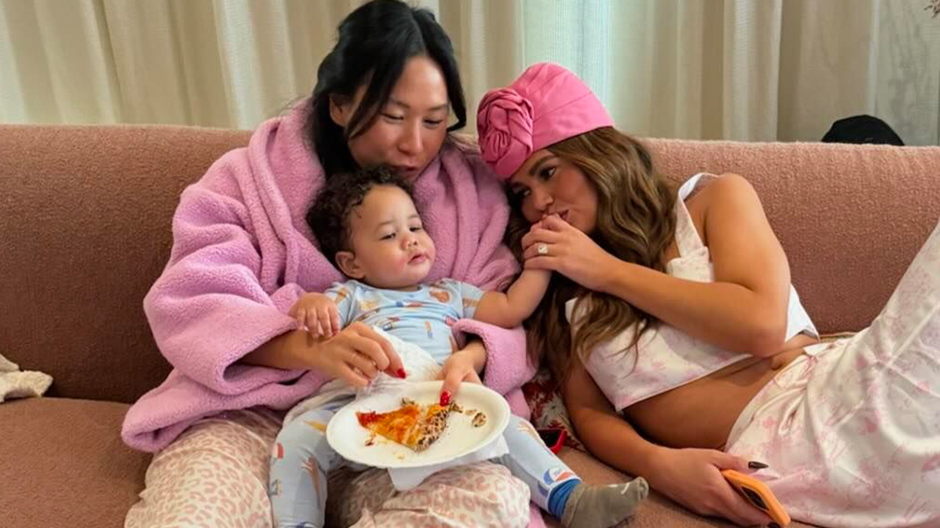 Chrissy Teigen’s Authenticity Wins Over Fans as She Shows Raw, Emotional Side of Life with Four Young Kids
