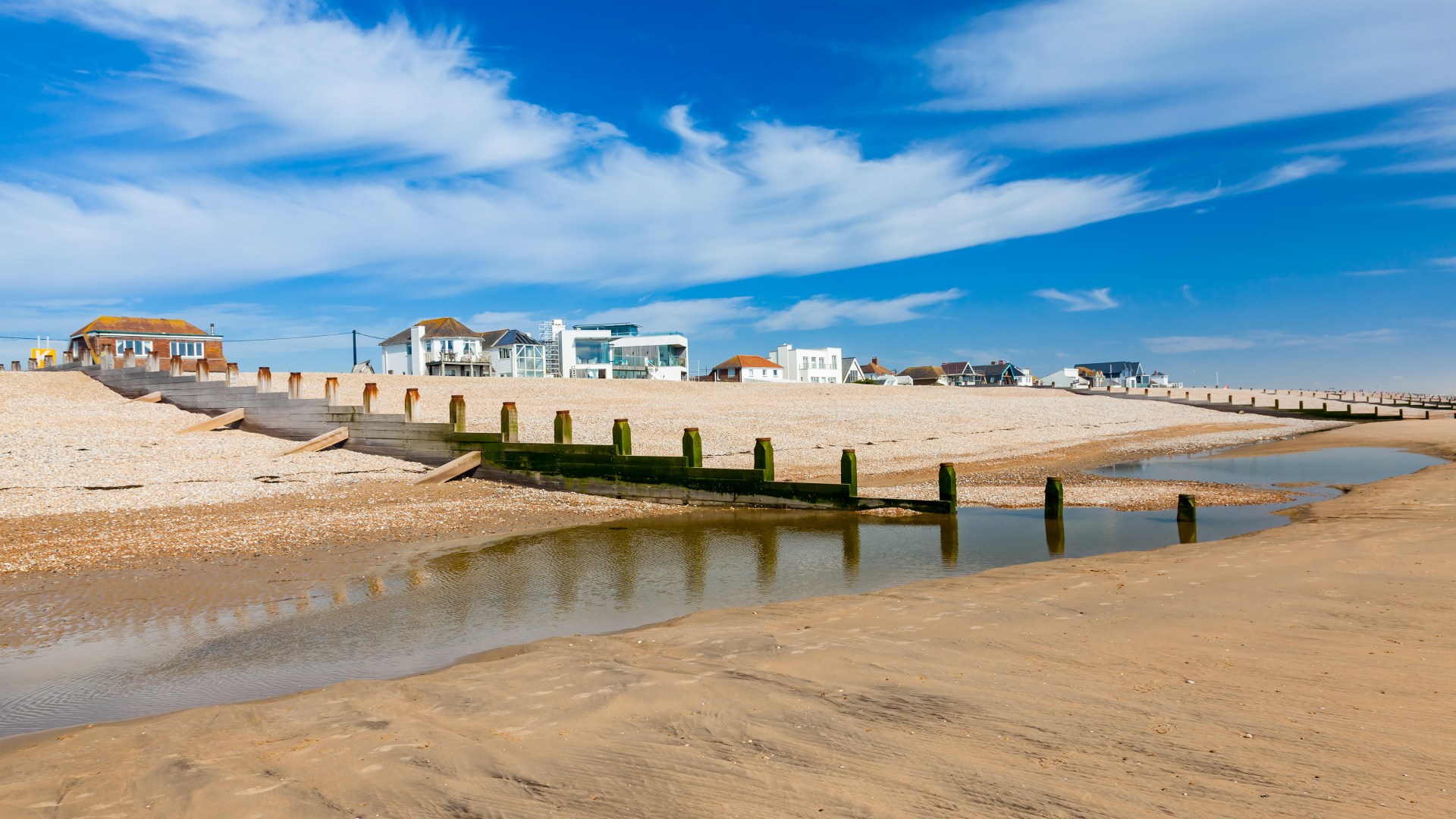 Discover the Top UK Beach Celebrity Hotspot for Spring Fun in the Sun