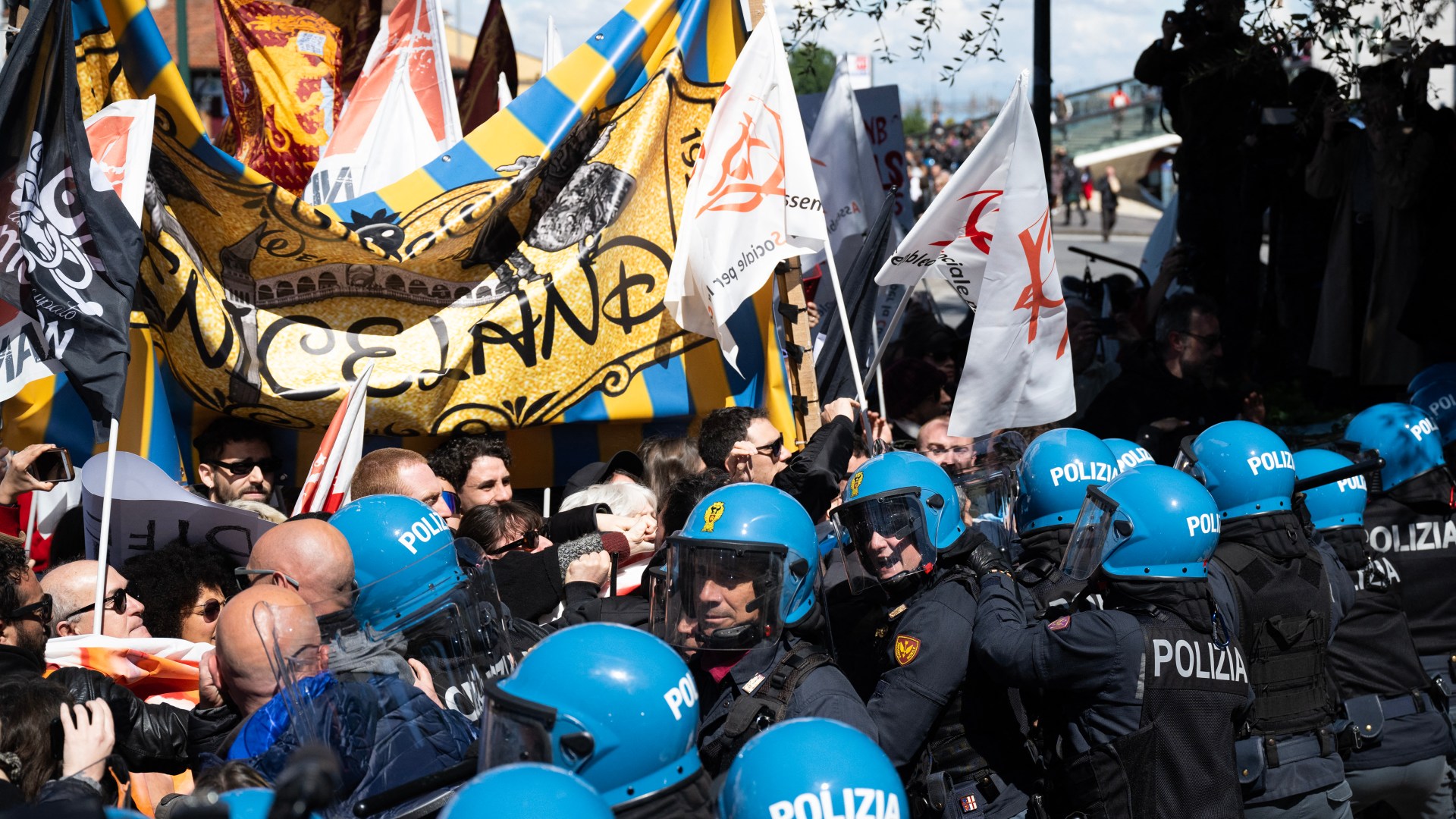 European tourism, protest, clash, cops, tourist tax, ex-mayor. New Tourist Tax Sparks Chaotic Clash Between Protesters and Police at Popular European Holiday Destination! 🚨🌍 #EuropeanTourism #ProtestClash #TouristTaxTurmoil