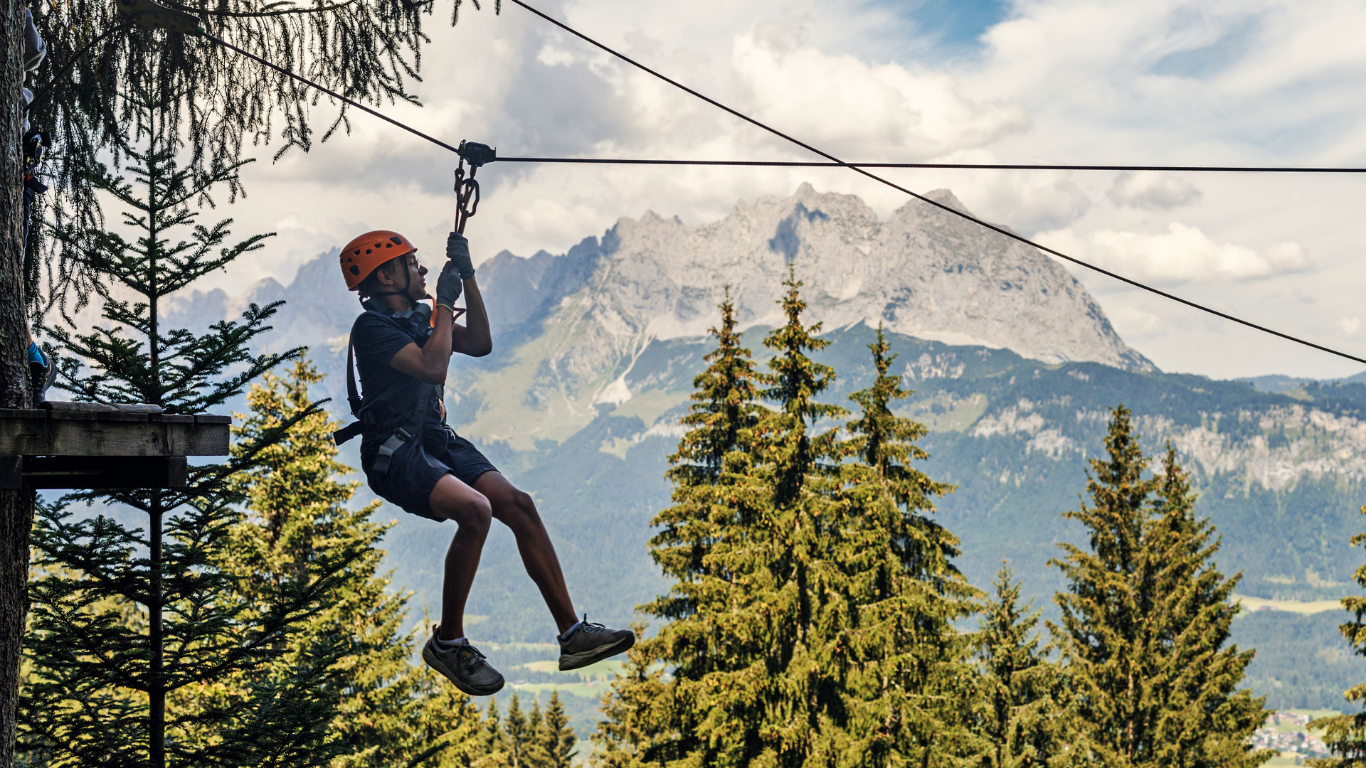 Experience the Thrill of the Longest Zip Line in the US – 5,523 ft Track, 55 mph Speeds!