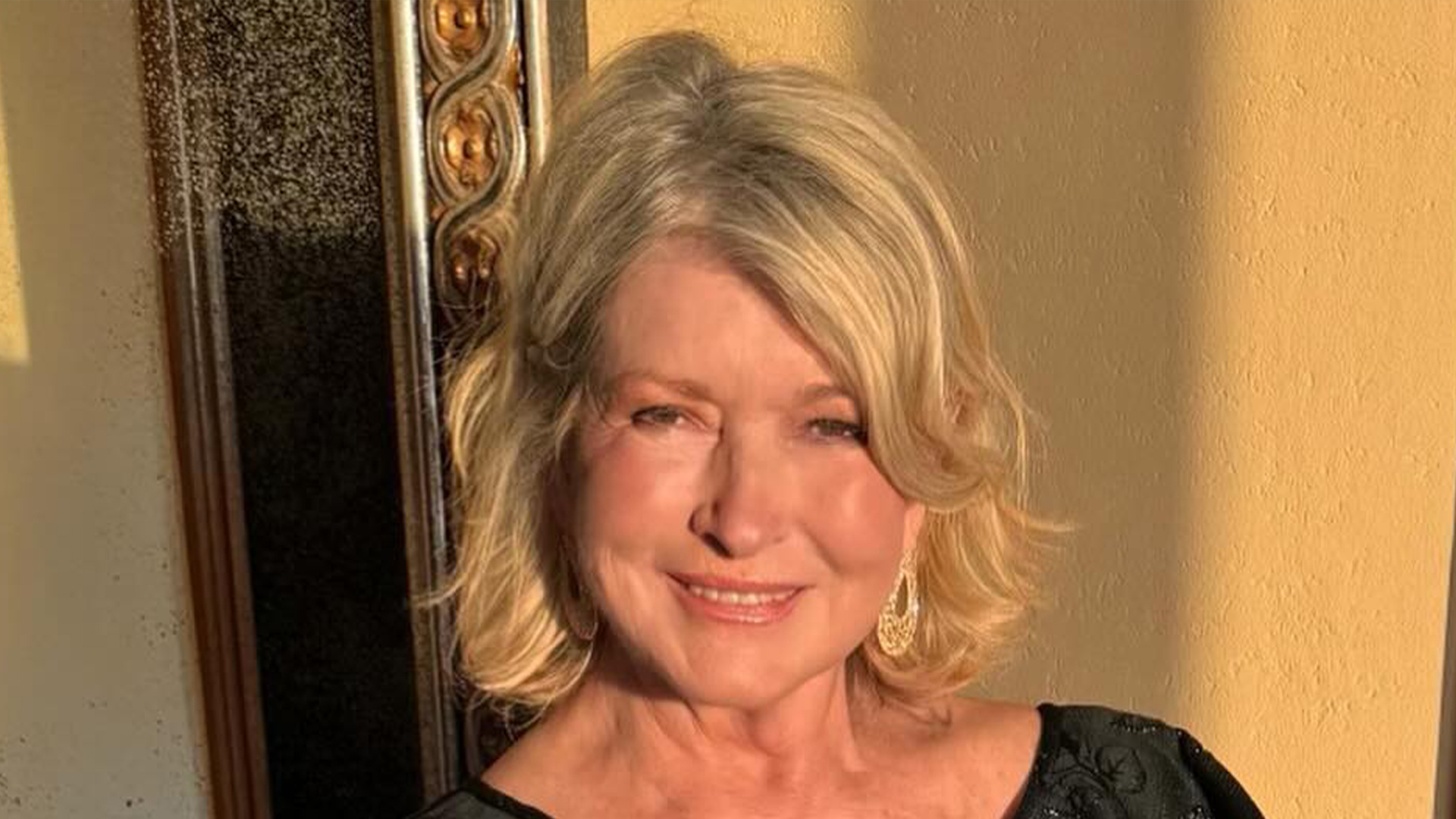 Martha Stewart Stuns at 82, Flaunting Slim Figure and $330 Necklace – Fans in Awe at Dallas Event