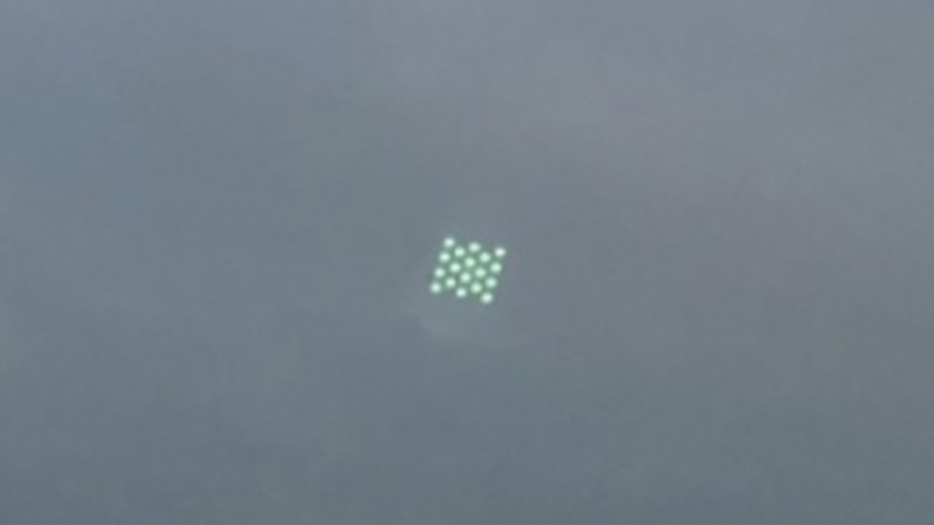 Mysterious Green ‘Grid of Dots’ in the Sky Finally Revealed by Clever iPhone Users – Uncover the Truth Behind the Eerie Photo!