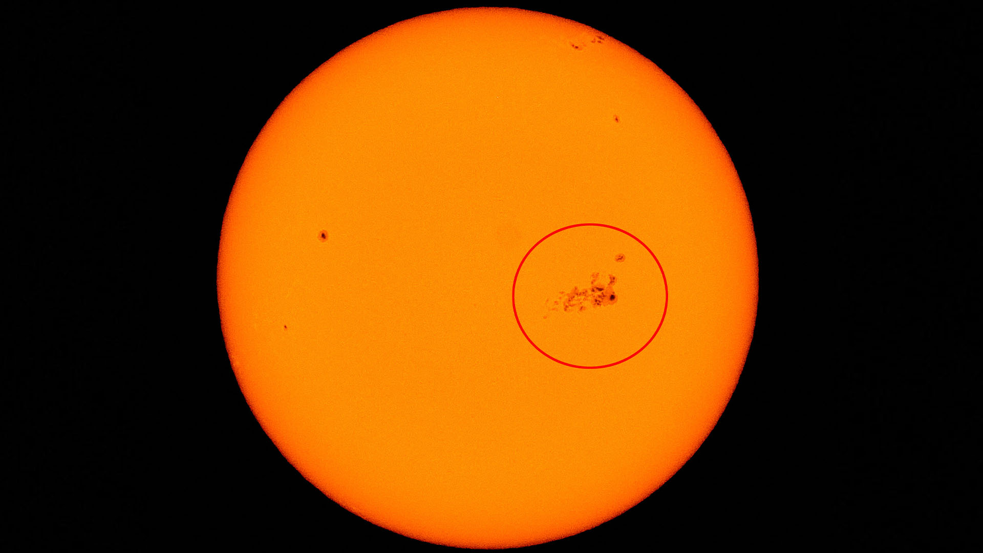 Stunning images of massive sunspots causing global radio blackouts!