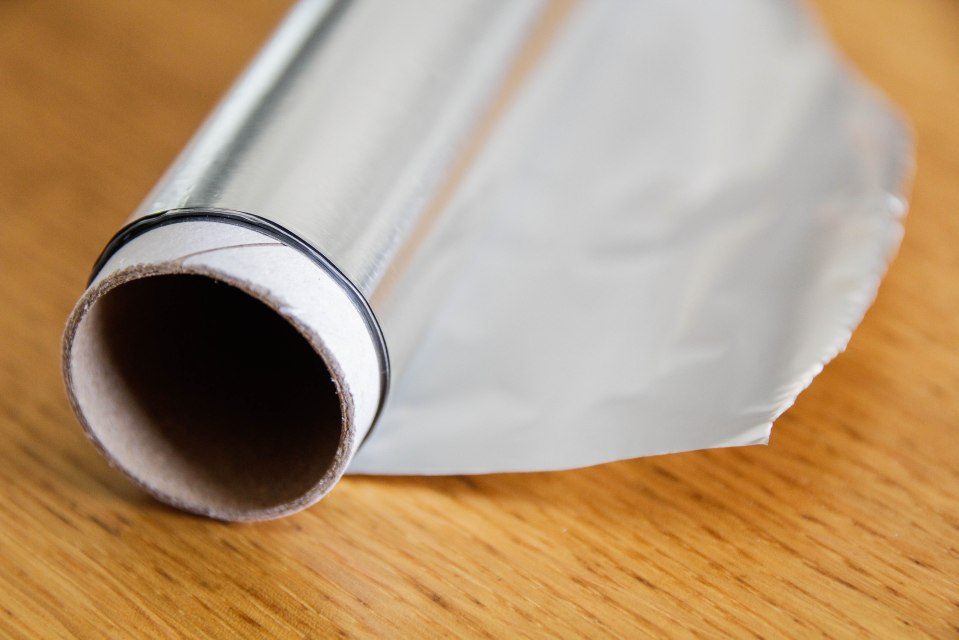 Tin foil roll for wrapping lettuce